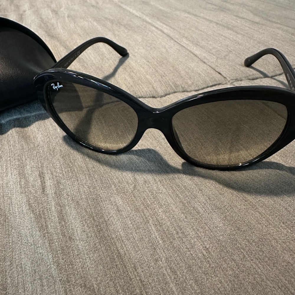 Ray-Ban Women's Sunglasses in Glossy Black